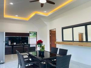 Billede fra billedgalleriet på Paradise Big Villa Samui 5 bed i Mae Nam