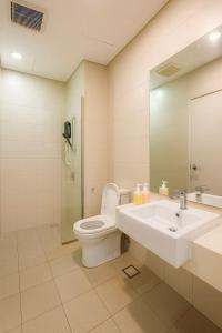 Koupelna v ubytování NEW UNIT!! Super Cozy 2-Bedroom Family & Kid-FriendlyIFree WIFI&ParkingI i-City Shah Alam