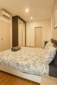 Postel nebo postele na pokoji v ubytování NEW UNIT!! Super Cozy 2-Bedroom Family & Kid-FriendlyIFree WIFI&ParkingI i-City Shah Alam