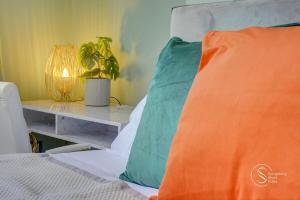 En eller flere senge i et værelse på Leamington Spa Warwick Place Apartments + 79 billeder