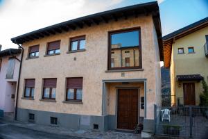a building with a door and windows on a street at Appartamento Clivo in Solto Collina