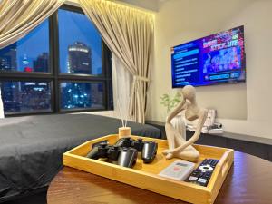 Et tv og/eller underholdning på 2min walk to TRX,KLCC view Gaming 2pax swimming pool