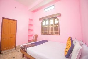 Postel nebo postele na pokoji v ubytování Hotel O by OYO Greenwood