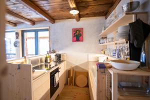 Η κουζίνα ή μικρή κουζίνα στο Bijoux in the Swiss mountains