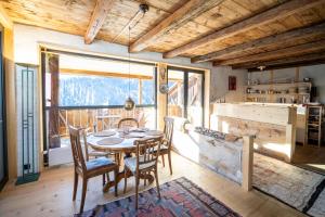 Φωτογραφία από το άλμπουμ του Bijoux in the Swiss mountains σε Vna