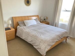 En eller flere senge i et værelse på Polaris House