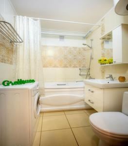 Ένα μπάνιο στο GreenHouse Apartments Komsomolskaya