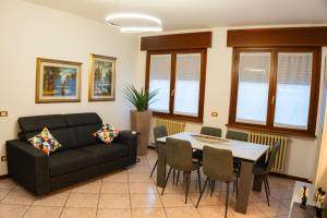 a living room with a couch and a table at Appartamento Clivo in Solto Collina
