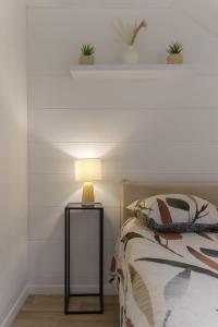 En eller flere senge i et værelse på Le Cedre - Appartement cosy dans le centre de Vichy