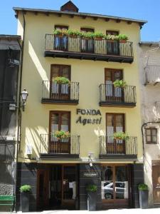 Edificio en el que se encuentra el hostal o pensión