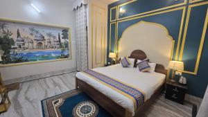 Postel nebo postele na pokoji v ubytování Shaam e Banaras Villas and retreat