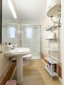 Et badeværelse på Apartamento Nayara