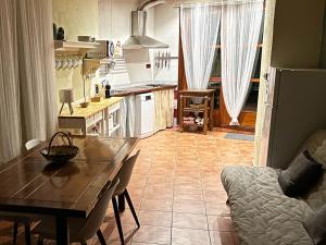 a kitchen with a wooden table and a dining room at Casa del Mirador in Arjona