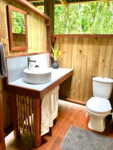 Koupelna v ubytování Casa Prana Nuqui