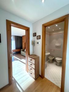 Ένα μπάνιο στο Monolocale Collini +18 φωτογραφίες