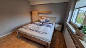 En eller flere senge i et værelse på Ferienhaus Christiane