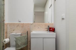 Ένα μπάνιο στο NEW! Apartment 2 min from Sesimbra Beach +24 φωτογραφίες