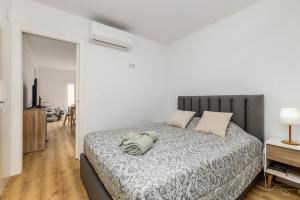Giường trong phòng chung tại NEW! Apartment 2 min from Sesimbra Beach