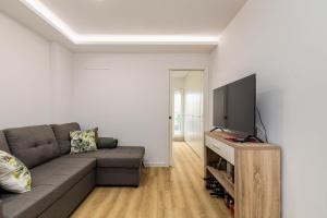 Μια τηλεόραση ή/και κέντρο ψυχαγωγίας στο NEW! Apartment 2 min from Sesimbra Beach