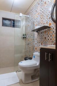 a bathroom with a toilet and a shower at Cabinas El Quetzal in San Gerardo de Dota +73 photos