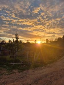 Východ nebo západ slunce při pohledu z prázdninového domu nebo okolí + 17 fotografií