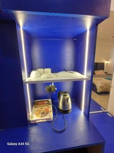 Postel nebo postele na pokoji v ubytování Omaxe La Vista Stays