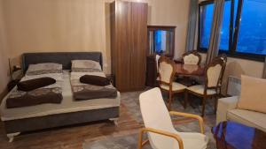 Ένα ή περισσότερα κρεβάτια σε δωμάτιο στο Al-Dino