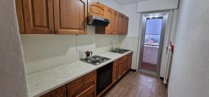 Kuchyň nebo kuchyňský kout v ubytování Melide Simple Basic Apartment close to Train Station