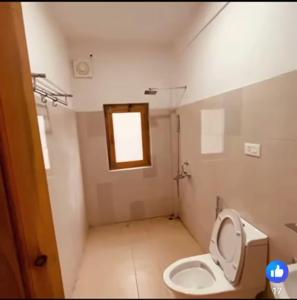 Ένα μπάνιο στο Hotel Taktshang Village View