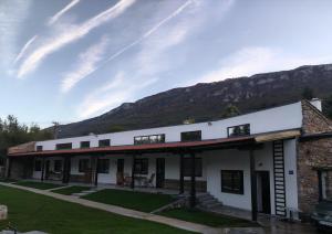 a building with a mountain in the background at Apartman "Galerija" in Pirot