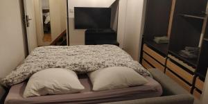 Postel nebo postele na pokoji v ubytování Chambre chez l'habitant en plein centre de Bures