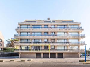 a tall building with a lot of windows at Premieres Loges in Sint-Idesbald