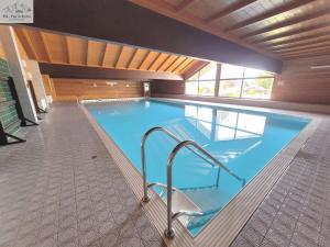 Bazén v ubytování Apartment Anika by FiS - Fun in Styria nebo v jeho okolí