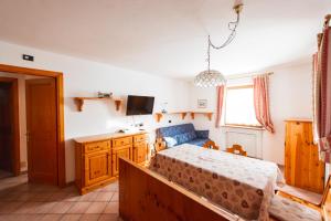 Et tv og/eller underholdning på Appartamenti Majon Ladina