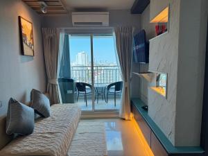 Et tv og/eller underholdning på Lumpini Park Beach Jomtien Pattaya Condo 21F