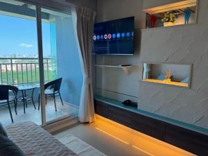 Et tv og/eller underholdning på Lumpini Park Beach Jomtien Pattaya Condo 21F
