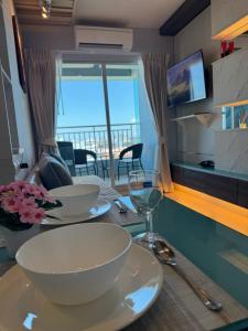 Et tv og/eller underholdning på Lumpini Park Beach Jomtien Pattaya Condo 21F + 114 billeder