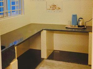 a counter top in a kitchen with a table at Hotel Propel Inn in Dobbspet