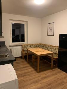 Posezení v ubytování B16 City-Apartment, zentrales City-Apartment mit 4 Betten + 3 fotografie