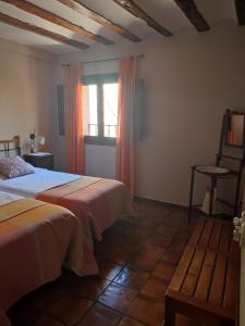 En eller flere senge i et værelse på Alojamiento Rural Tres Palacios