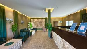 Lobbyen eller receptionen på Roushan Resort