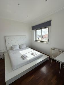 En eller flere senge i et værelse på House with pool and 4 bedrooms + 19 billeder