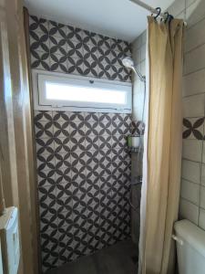 Koupelna v ubytování Container Cubo Hotel + 53 fotografií