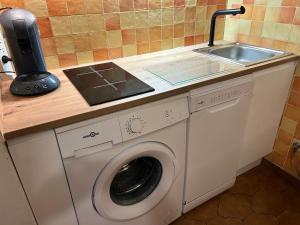 Fotografie z fotogalerie ubytování Studio climatisé avec jardin et plage à 250m v destinaci Saint-Mandrier-sur-Mer