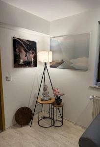 TV a/nebo společenská místnost v ubytování Ferienwohnung Golden Apartment Stilvoll Klar