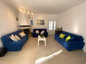 Et opholdsområde på Villa Playa del Sur A 250 metros de una magnifica playa Capacidad más de 16 AC 6 Suites Piscina XL + 83 billeder