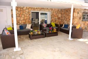 Et opholdsområde på Villa Playa del Sur A 250 metros de una magnifica playa Capacidad más de 16 AC 6 Suites Piscina XL