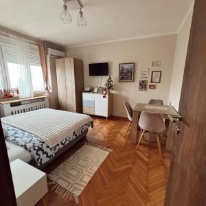 Μια τηλεόραση ή/και κέντρο ψυχαγωγίας στο Cozy Trg