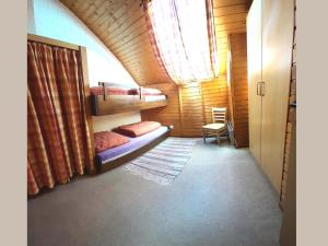 a bedroom with bunk beds in a wooden cabin at Geraeumiges Apartment mit privater Terrasse in Schmallenberg