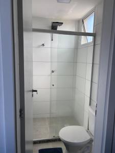 a bathroom with a toilet and a shower at Blue da Mantiqueira in Extrema